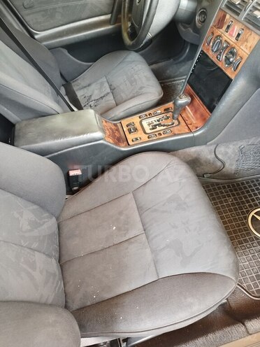 Mercedes E 240 1999, 328,000 km - 2.4 l - Bakı