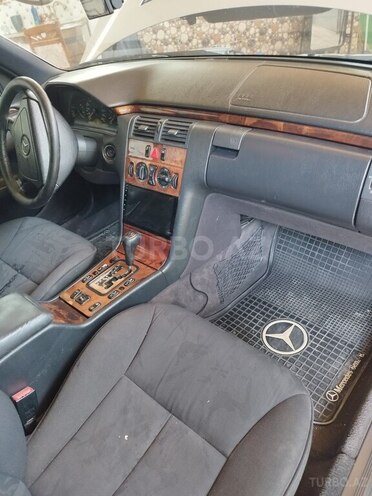 Mercedes E 240 1999, 328,000 km - 2.4 l - Bakı