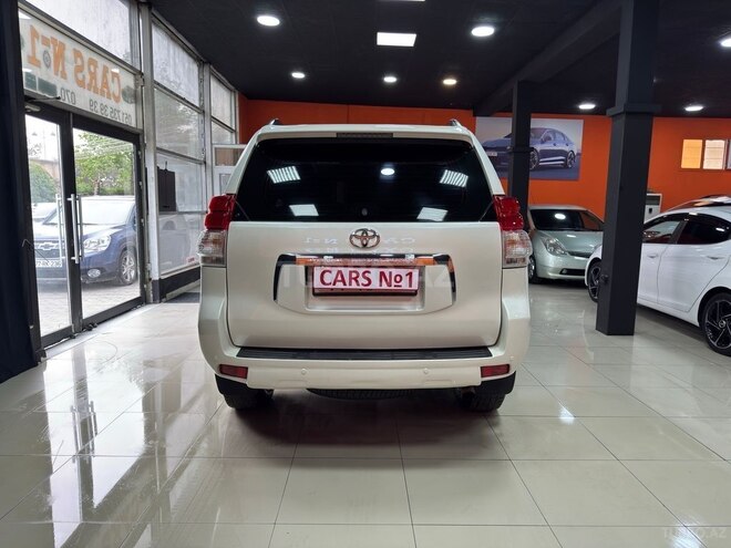 Toyota Land Cruiser Prado-11