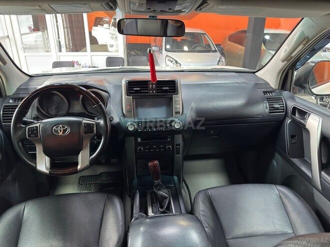Toyota Land Cruiser Prado-12