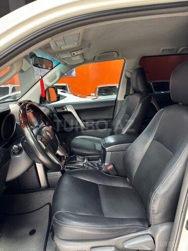 Toyota Land Cruiser Prado-13
