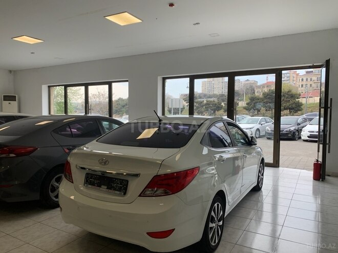 Hyundai Accent-2