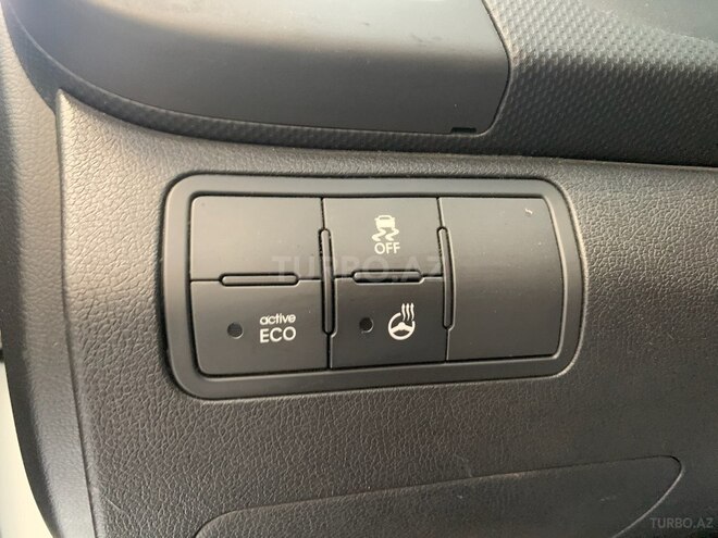 Hyundai Accent-5