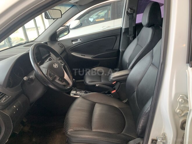 Hyundai Accent-7
