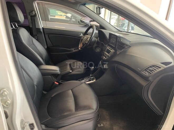 Hyundai Accent-8