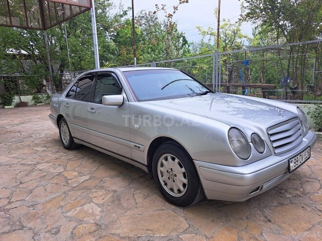 Mercedes E 220 d 1999, 412,000 km - 2.2 л - Qazax
