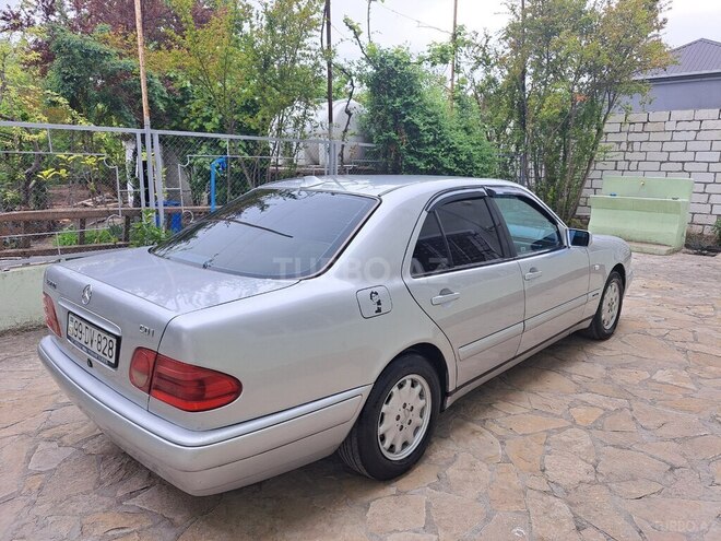 Mercedes E 220 d 1999, 412,000 km - 2.2 л - Qazax