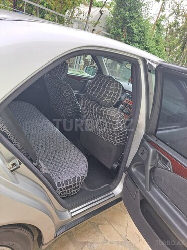Mercedes E 220 d 1999, 412,000 km - 2.2 л - Qazax