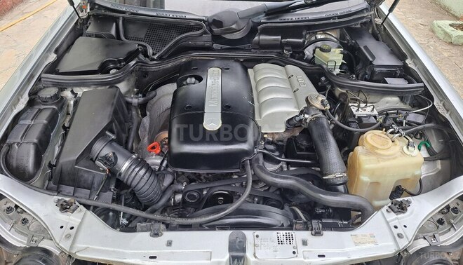 Mercedes E 220 d 1999, 412,000 km - 2.2 л - Qazax