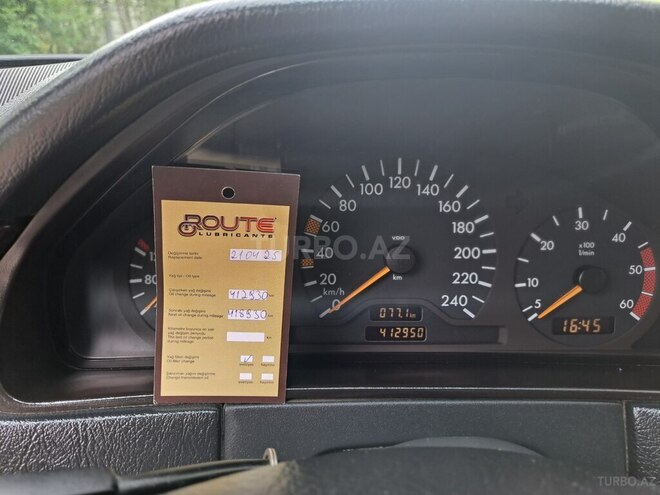 Mercedes E 220 d 1999, 412,000 km - 2.2 л - Qazax