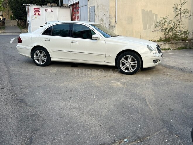 Mercedes E 220 d-3