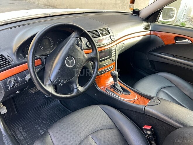 Mercedes E 220 d-11