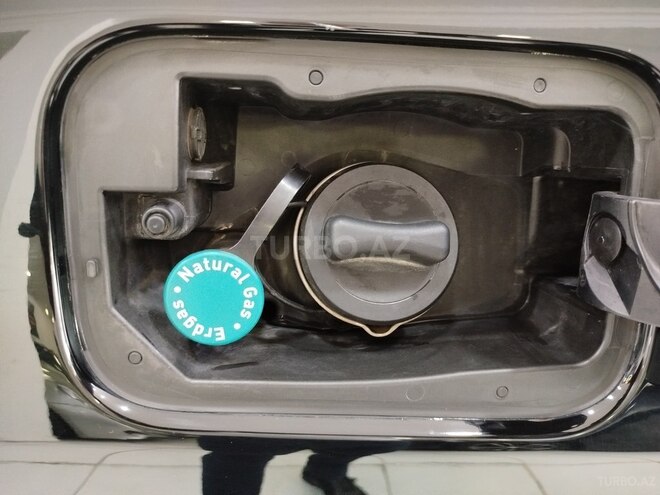 Mercedes E 200-17