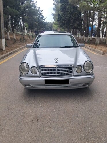 Mercedes E 240 1999, 255,000 km - 2.4 l - Sumqayıt