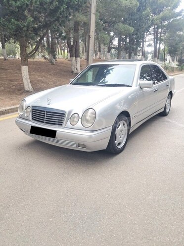 Mercedes E 240 1999, 255,000 km - 2.4 l - Sumqayıt