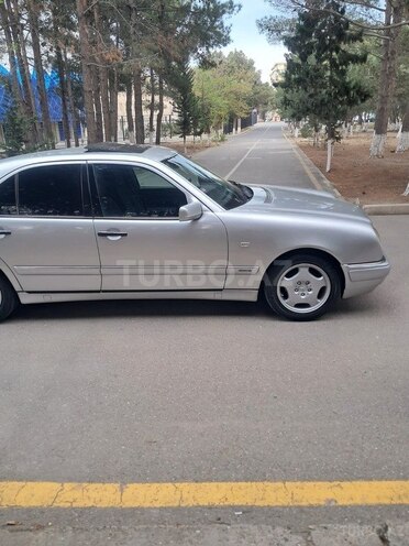 Mercedes E 240 1999, 255,000 km - 2.4 l - Sumqayıt