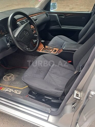 Mercedes E 240 1999, 255,000 km - 2.4 l - Sumqayıt