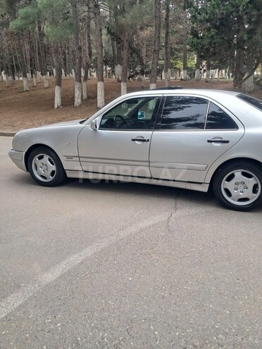 Mercedes E 240 1999, 255,000 km - 2.4 l - Sumqayıt