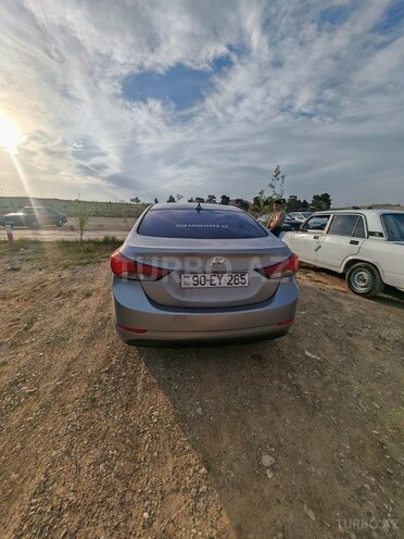Hyundai Elantra 2015, 215,380 km - 1.8 л - Bakı