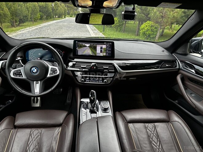 BMW 530e-16