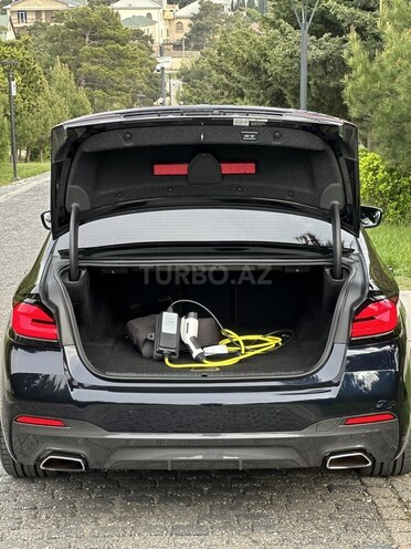 BMW 530e-15