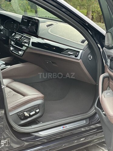 BMW 530e-10