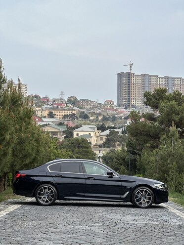 BMW 530e-12