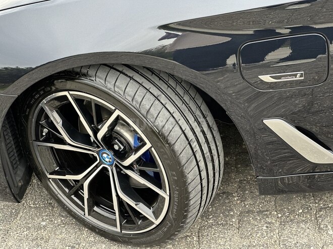 BMW 530e-14