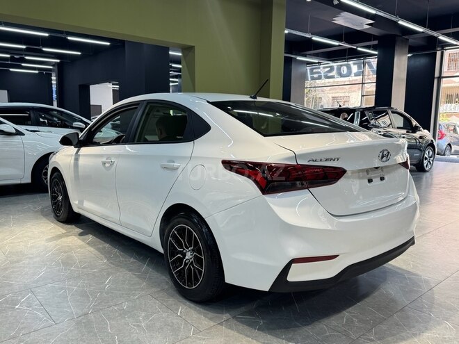 Hyundai Accent-6
