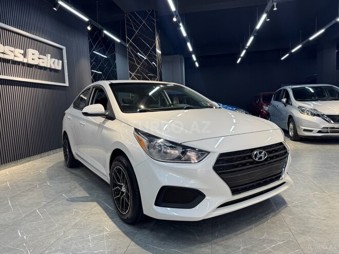 Hyundai Accent-11
