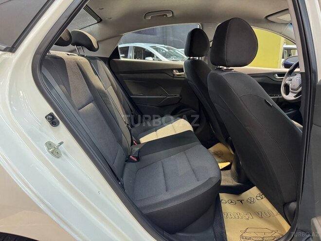 Hyundai Accent-12