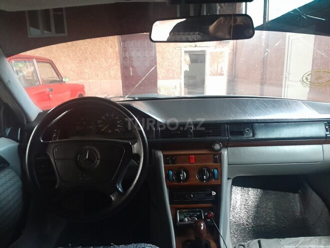 Mercedes E 250 1992, 365,286 km - 2.5 l - Salyan