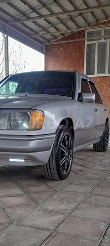 Mercedes E 250 1992, 365,286 km - 2.5 l - Salyan