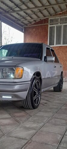 Mercedes E 250 1992, 365,286 km - 2.5 l - Salyan