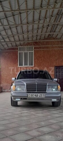 Mercedes E 250 1992, 365,286 km - 2.5 l - Salyan