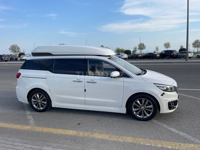 Kia Carnival-4