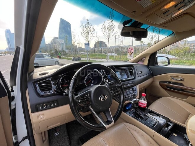 Kia Carnival-8