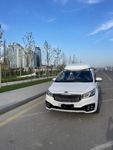 Kia Carnival-1