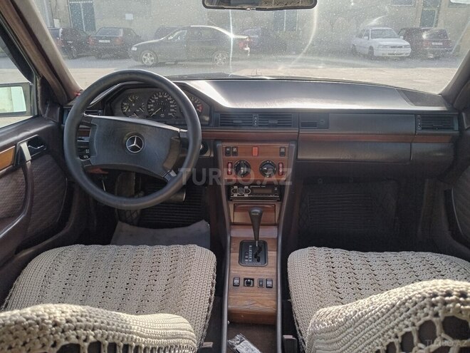 Mercedes E 260 1990, 375,000 km - 2.6 l - Sumqayıt