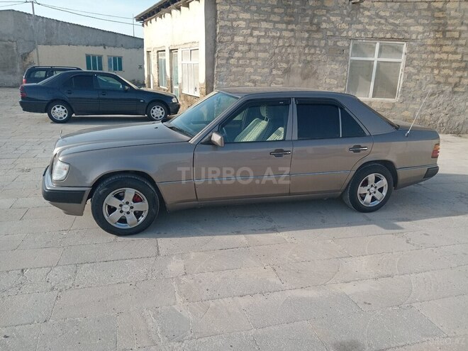 Mercedes E 260 1990, 375,000 km - 2.6 l - Sumqayıt
