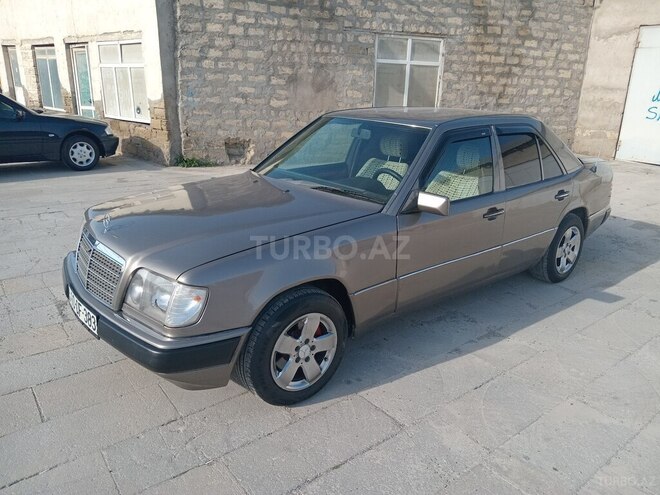 Mercedes E 260 1990, 375,000 km - 2.6 l - Sumqayıt