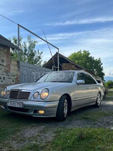 Mercedes E 240 1999, 236,527 km - 2.4 l - Balakən
