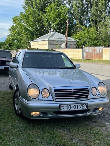Mercedes E 240 1999, 236,527 km - 2.4 l - Balakən