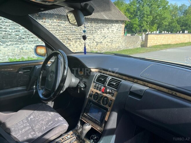 Mercedes E 240 1999, 236,527 km - 2.4 l - Balakən