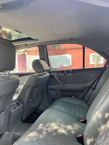 Mercedes E 240 2001, 280,000 km - 2.4 l - Bakı