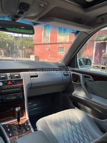 Mercedes E 240 2001, 280,000 km - 2.4 l - Bakı
