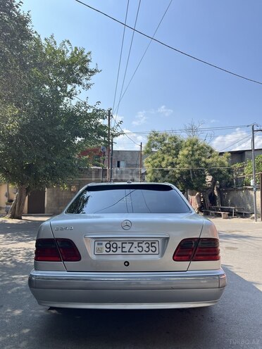 Mercedes E 240 2001, 280,000 km - 2.4 l - Bakı