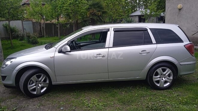 Opel Astra 2009, 204,173 km - 1.4 l - Zaqatala