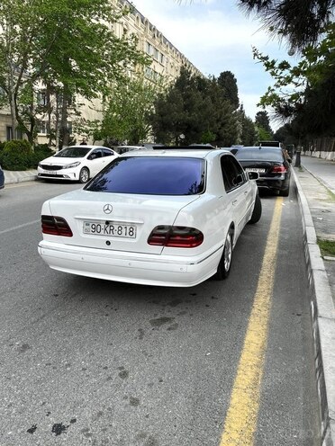 Mercedes E 220 d 2001, 545,788 km - 2.2 l - Bakı