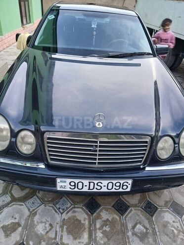 Mercedes E 280 1999, 258,500 km - 2.8 l - Bakı